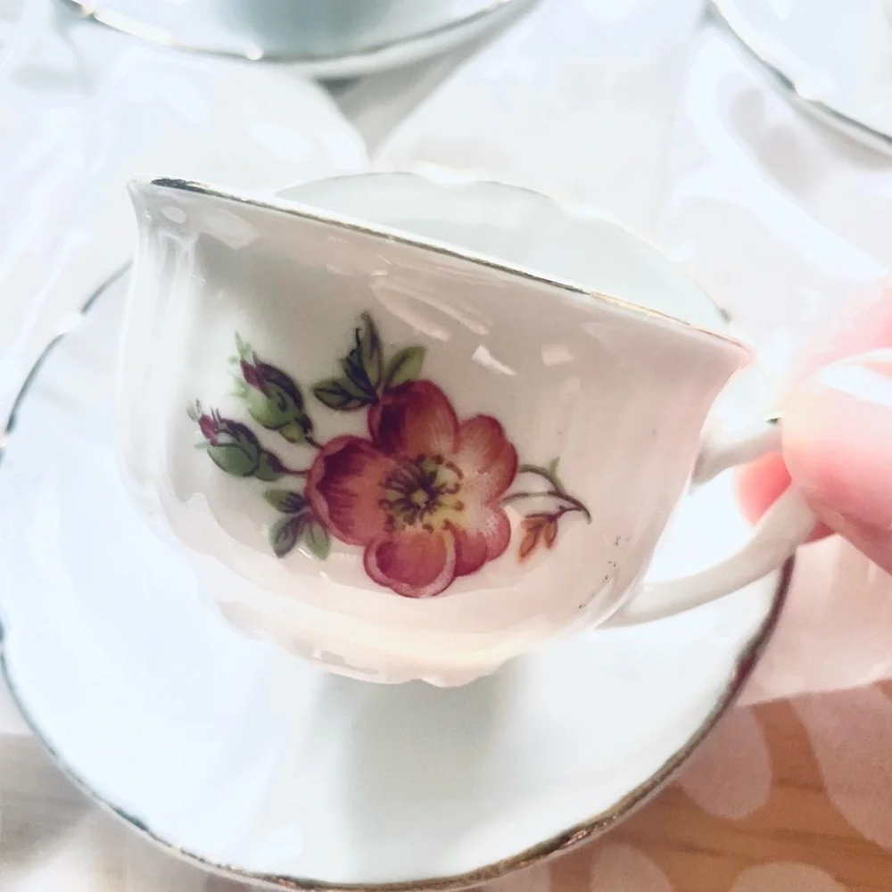 ☕✨ Vintage Mini Tea Set for Kids – White Porcelain with Gold Trim 💛